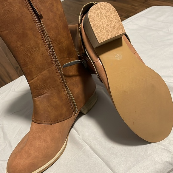 Women’s Tan boots - Picture 5 of 5